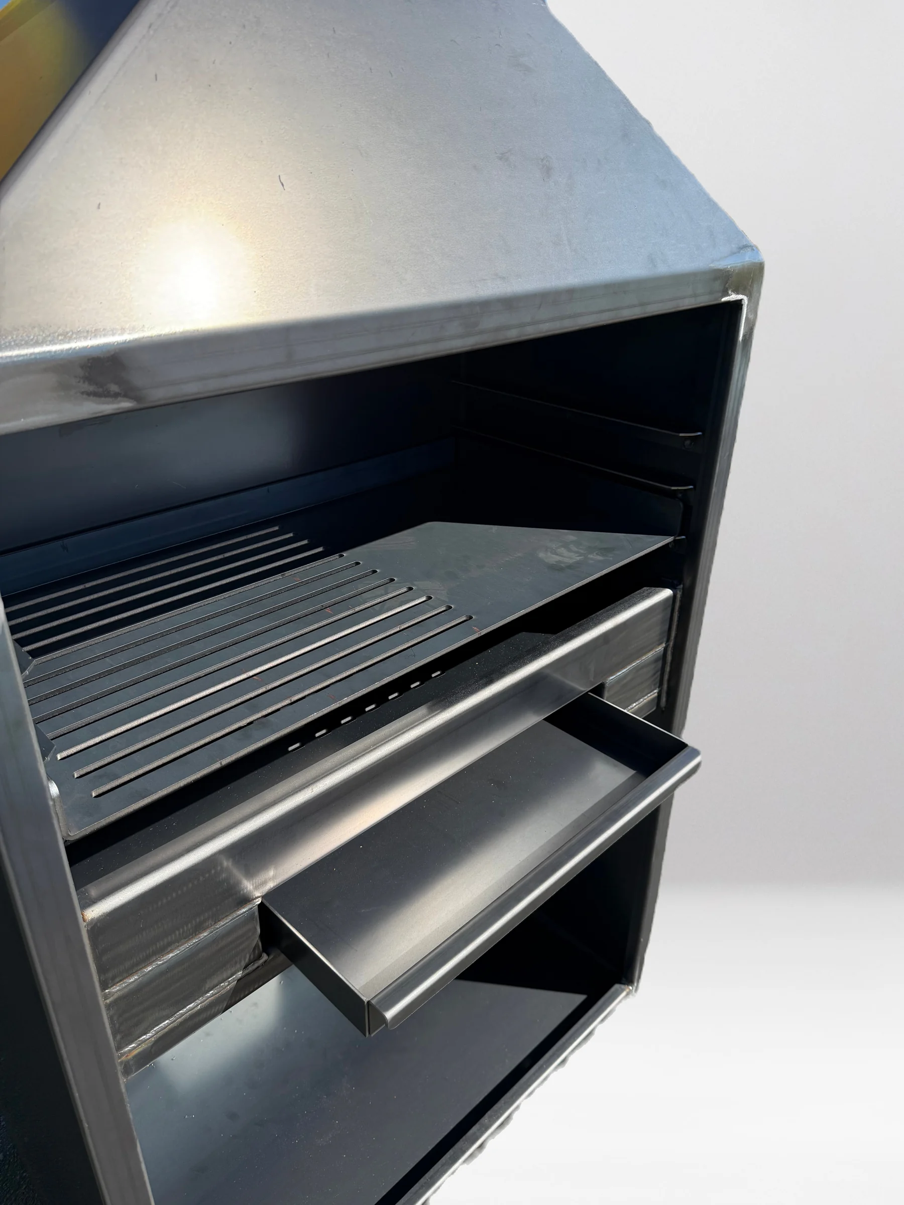 Alpine Ridge hotplate and ash drawer detail